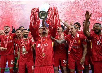 فيديو أمام أنظار كلوب محمد صلاح يتوج رسمي ا مع ليفربول بكأس الدوري الإنجليزي