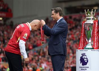 آرني سلوت يكشف خطط ليفربول في السوق الصيفي ويؤكد من الرائع الاحتفاظ بـ محمد صلاح وفان دايك