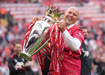 سلوت يفتقد لاعب ليفربول في بداية موسم الدوري الإنجليزي 2025 26