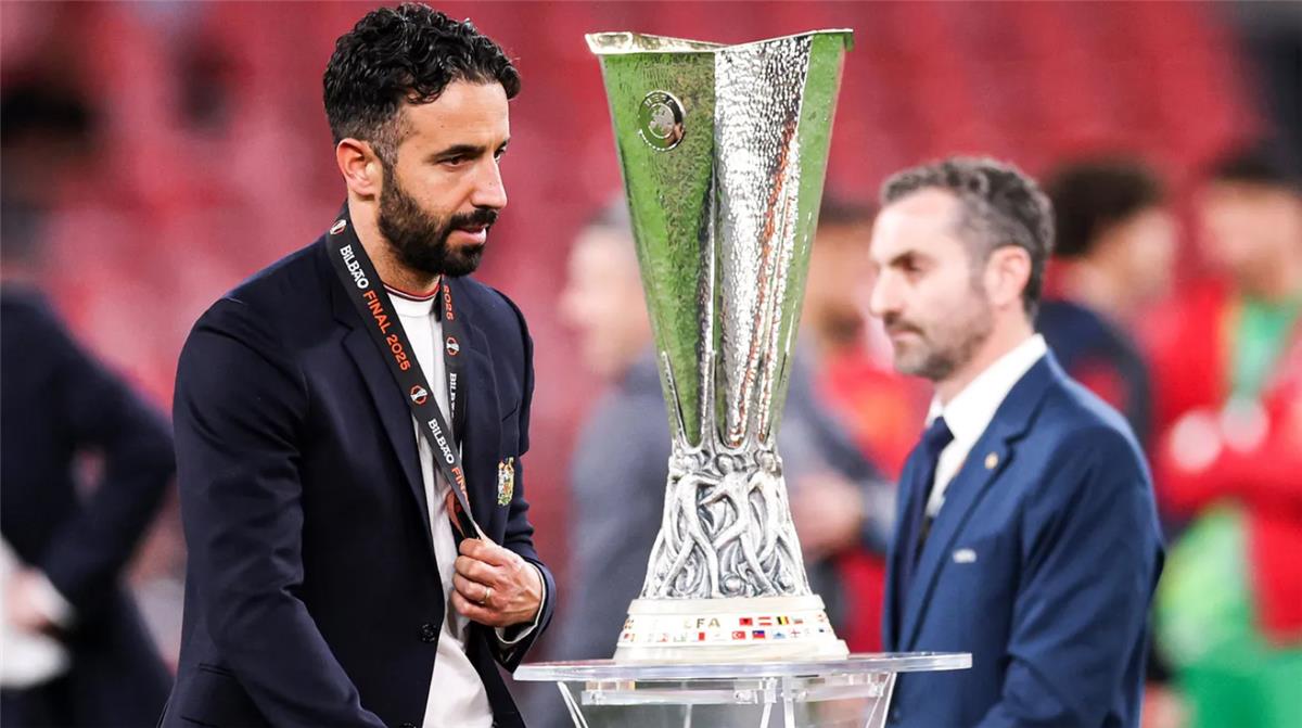 نيوز برو : أموريم يُهين لاعب مانشستر يونايتد أمام زملائه: ادعُ الله أن تجد ناديًا يوقع معك