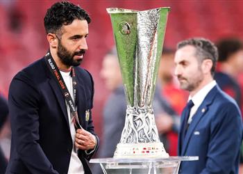 أموريم ي هين لاعب مانشستر يونايتد أمام زملائه ادع الله أن تجد نادي ا يوقع معك