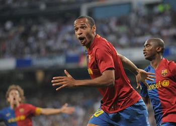 تجربة طلاق ومكالمة فارقة هنري يروي كواليس انتقاله من آرسنال إلى برشلونة في 2007