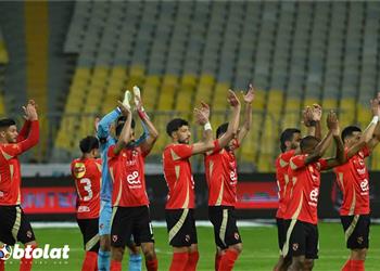 لاعب الأهلي يودع الجماهير أحبكم من قلبي