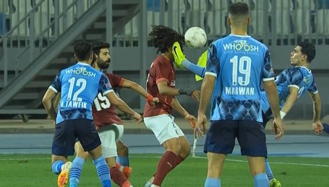 طرد محمد حمدي بعد تدخل عنيف علي لاعب سيراميكا كليوباترا