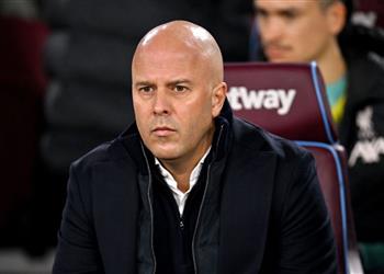 بعد رحيل مساعد سلوت لاعب ليفربول السابق مرشح للانضمام إلى الطاقم التدريبي