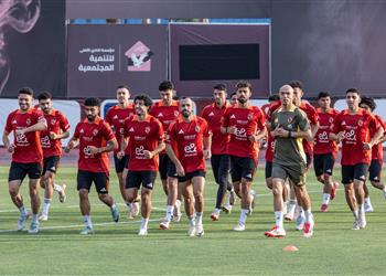 صور خوسيه ريفيرو يقود مرانه الأول مع الأهلي وظهور الصفقة الجديدة