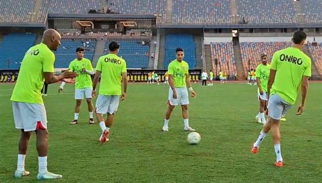 وصلة مزاح بين شيكابالا ولاعبي الزمالك في التدريبات قبل مباراة فاركو