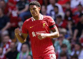 كوانساه يسجل هدف تشيلسي الثاني ضد ليفربول بالخطأ في مرماه