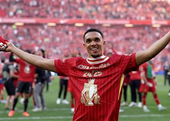 كاراجر أرنولد يستحق استياء جماهير ليفربول وسي عامل مثل سواريز