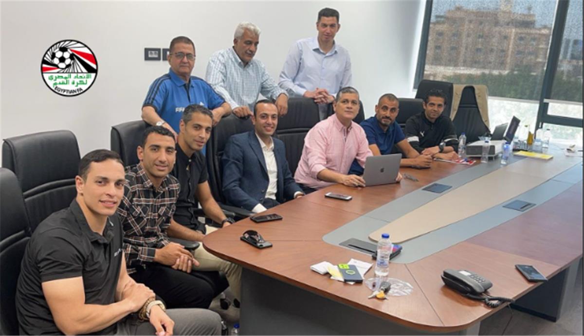 نيوز برو : أبرزها بمباراة الأهلي وحرس الحدود.. أوسكار رويز يناقش حالات تحكيمية في الدوري مع 6 حكام