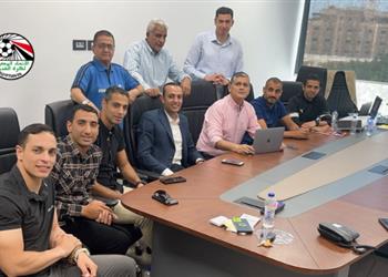 أبرزها بمباراة الأهلي وحرس الحدود أوسكار رويز يناقش حالات تحكيمية في الدوري مع 6 حكام