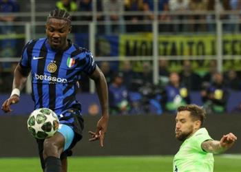 مدافع برشلونة يهاجم التحكيم الجميع شاهدوا التحيز لـ إنتر ميلان وتصرف أتشيربي أغضبني