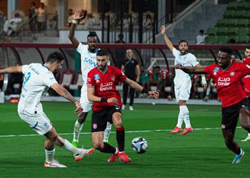 الهلال يهزم الرائد بخماسية مثيرة ويواصل زحفه خلف الاتحاد في صدارة الدوري السعودي