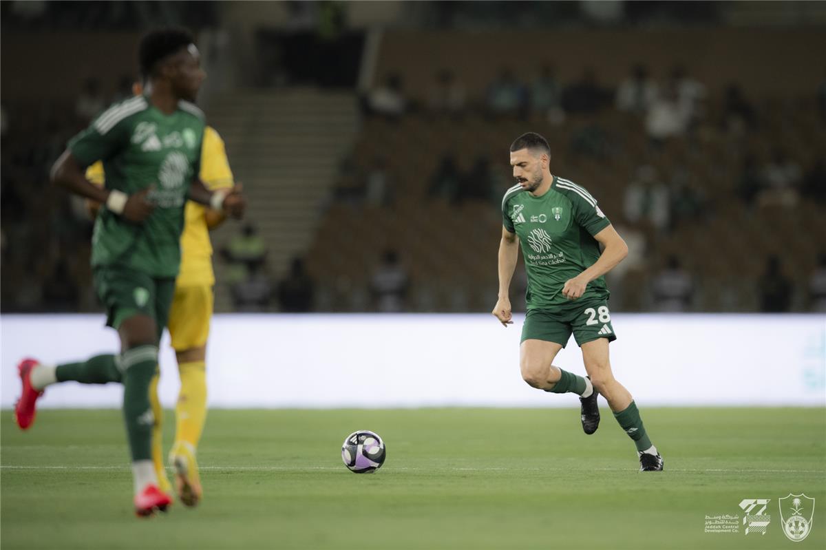 الحلم نيوز : الأهلي يحتفل بالتتويج الآسيوي بثنائية نظيفة أمام التعاون في الدوري السعودي