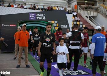 حاحا وتفاحة يشعل مشادة بين إداري سيراميكا كليوباترا ومشجع لـ الزمالك