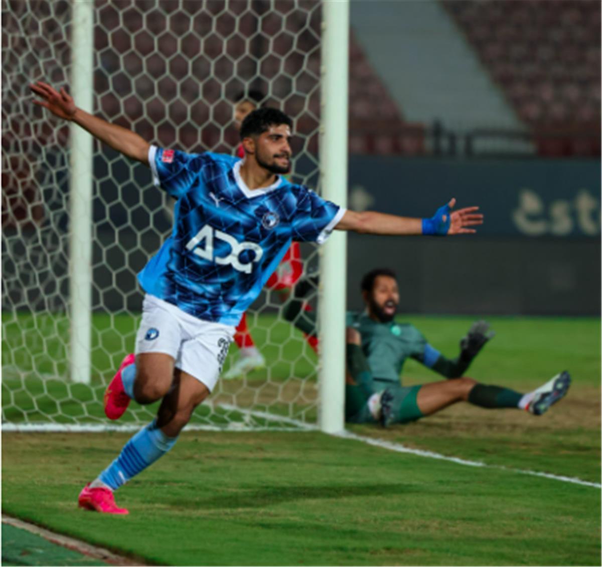 نيوز برو : بتصويبة رائعة.. إبراهيم عادل يسجل هدف بيراميدز الأول أمام البنك الأهلي (فيديو)