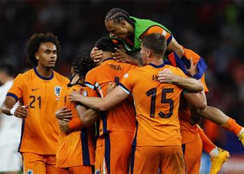 تشكيل هولندا أمام مالطا في تصفيات كأس العالم فان دايك يقود الدفاع