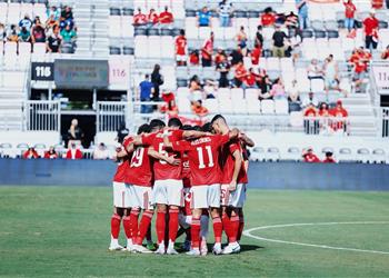 لاعب الأهلي السابق تكشيرة ريبيرو مطلوبة وبيكهام مدافع موهوب