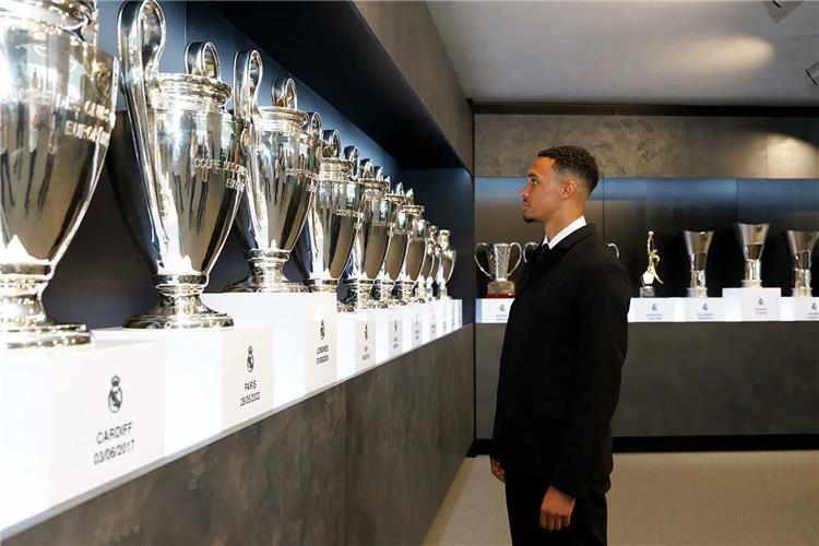 أرنولد ينظر إلى ألقاب ريال مدريد