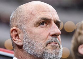 رسمي ا مدرب بولندا يستقيل بعد أزمته مع ليفاندوفسكي