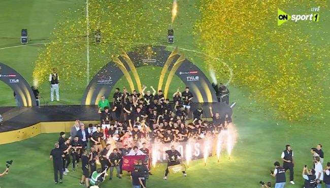مراسم تتويج سيراميكا كليوباترا بطلاً لكأس الرابطة المصرية