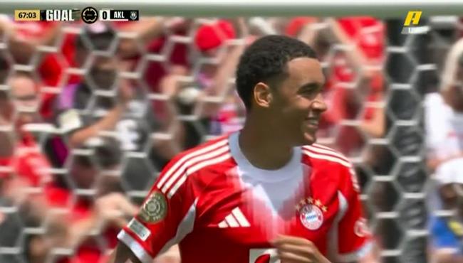 هدف جمال موسيالا العالمي في مرمي اوكلاند سيتي بكأس العالم للاندية