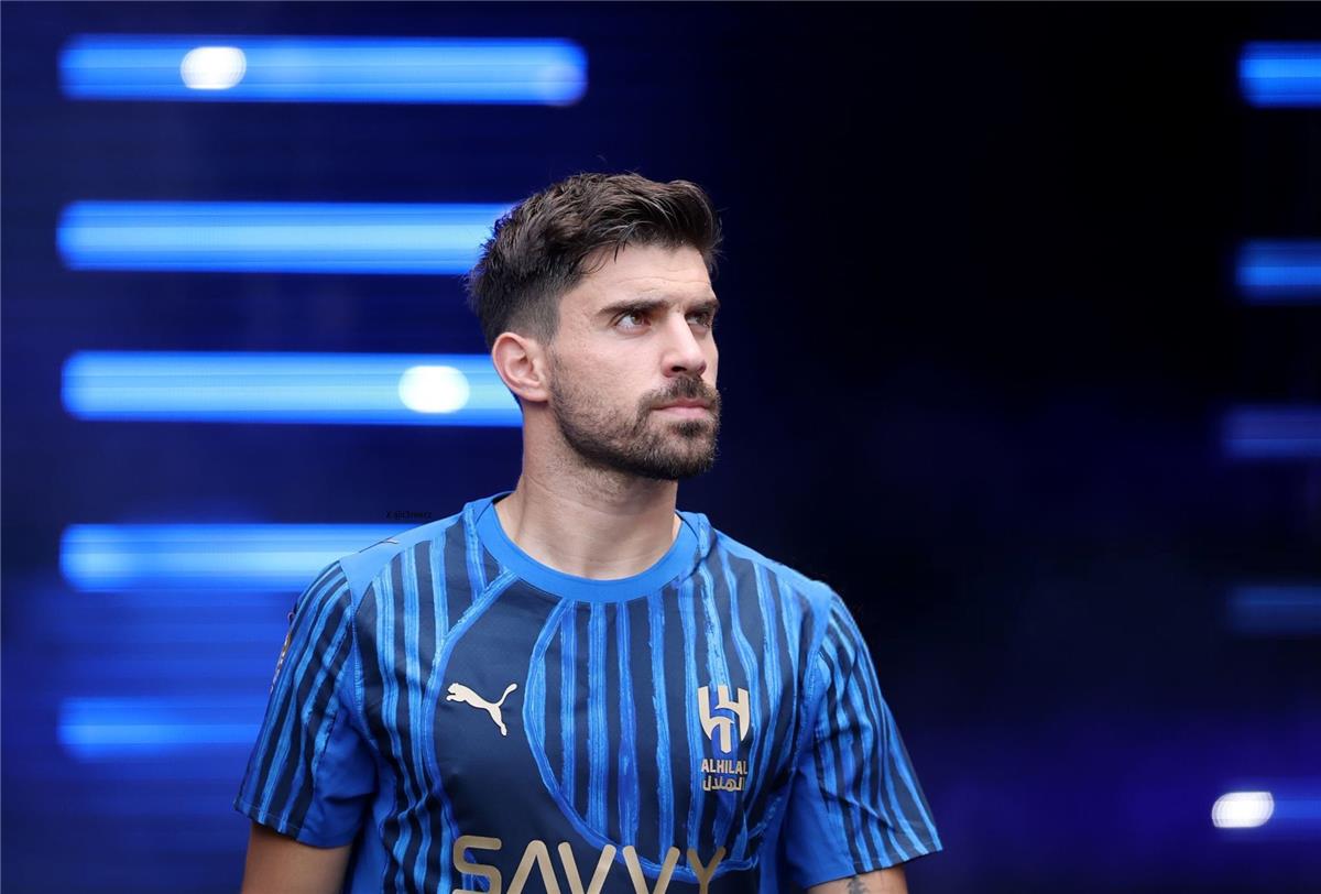 شبكة الحلم : فيديو| نيفيز يسجل هدف تعادل الهلال أمام ريال مدريد