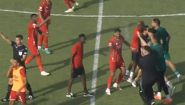 اعتداء لاعبي اهلي طرابس علي محمود كهربا في الدوري الليبي