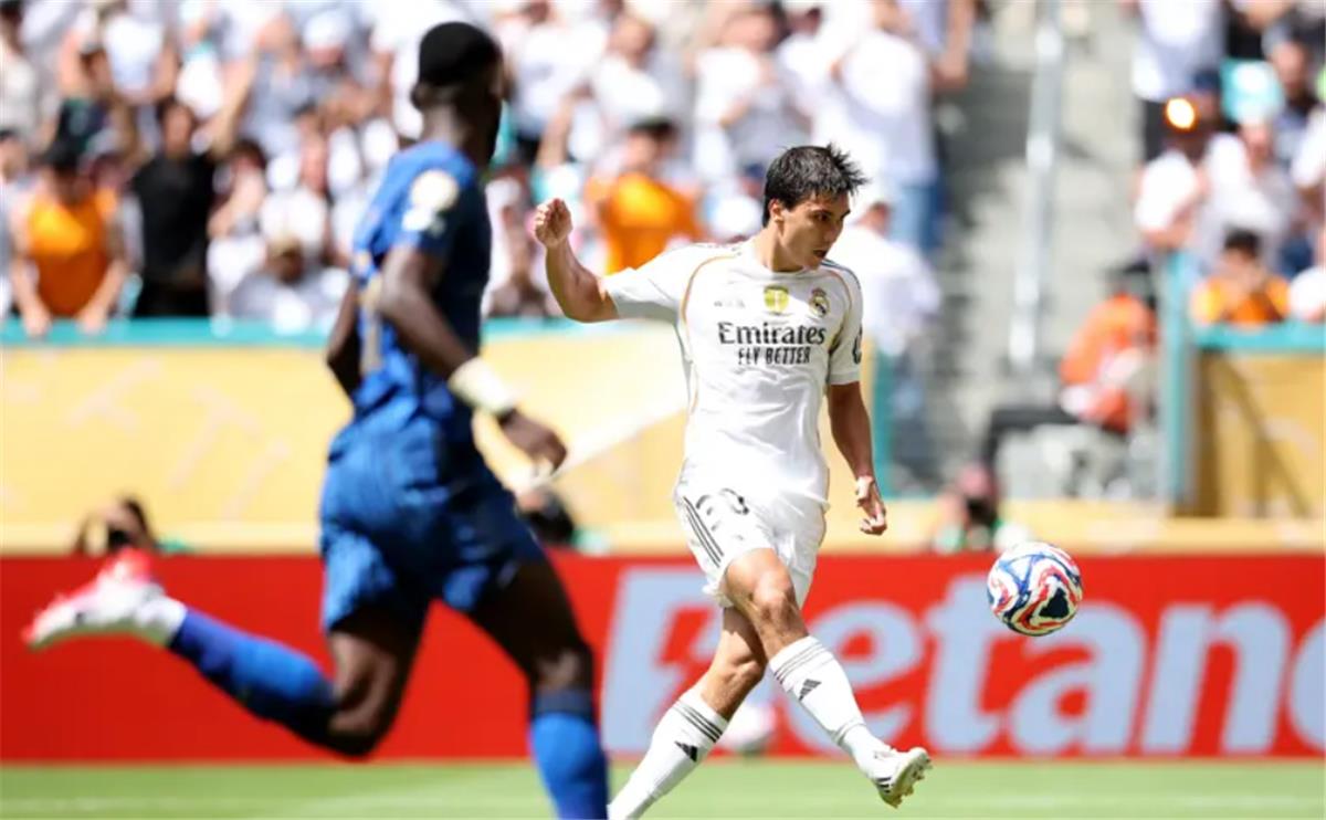 نيوز برو : جونزالو بعد تعادل ريال مدريد والهلال: شعور حلو ومر.. وفالفيردي لم يخطئ وحده