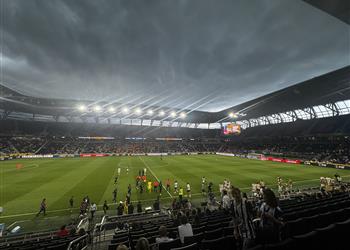 إيقاف مباراة باتشوكا وسالزبورج في كأس العالم للأندية واللاعبون يتركون الملعب