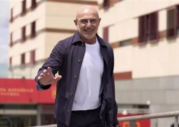 مدرب إسبانيا يكشف موقف جارسيا ورودري من توقف سبتمبر ويؤكد بعض الأندية ذهبت إلى أمريكا كإجازة صيف