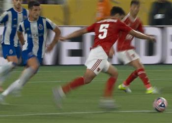 فيديو بـR2 رائع محمد علي بن رمضان يسجل هدف الأهلي الرابع أمام بورتو