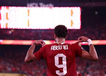 سبورت عن وسام أبو علي كرر إنجاز أسطورة عالمية وصاحب أول هاتريك مثالي