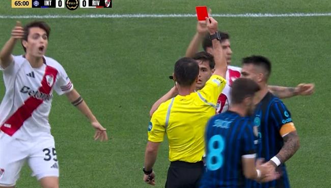 طرد لاعب ريفر بلايت امام انتر ميلان بكأس العالم للأندية