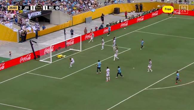 هدف مانشستر سيتي الثاني كالولو بالخطأ في مرماه