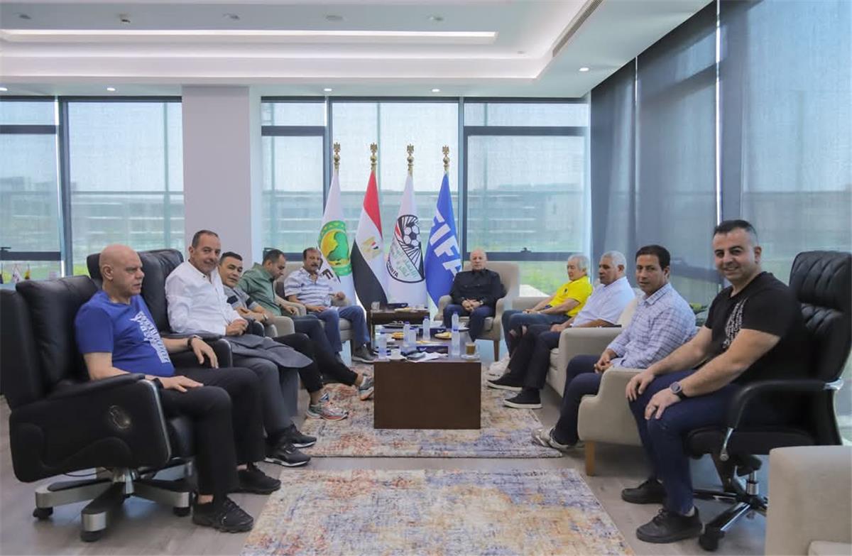الحلم نيوز : أبو ريدة يجتمع بالجهاز الفني لـ منتخب مصر استعدادًا لـ كأس العرب