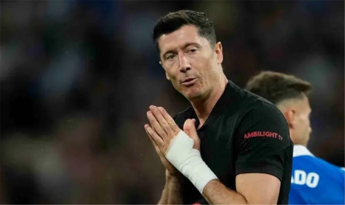 شبكة الحلم : ليفاندوفسكي يرد على انتقادات عدم انضمامه لمنتخب بولندا: لا أحد يعرف ما أشعر به