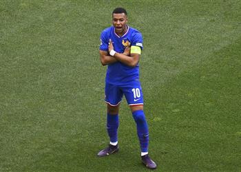 رد فعل مثير من مبابي بشأن إمكانية منافسته على الكرة الذهبية