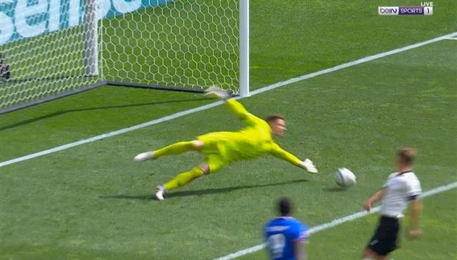 تصدي رائع من تير شتيجن يحرم فرنسا من تسجيل هدف محقق امام المانيا