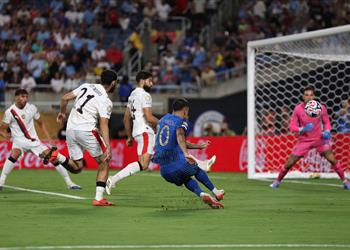 ردود أفعال الصحف الإنجليزية عقب خروج مانشستر سيتي أمام الهلال الزعيم يتسلق قمة إيفرست