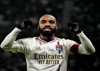 يرافق أحمد حجازي نيوم السعودي يعلن ضم لاكازيت رسمي ا