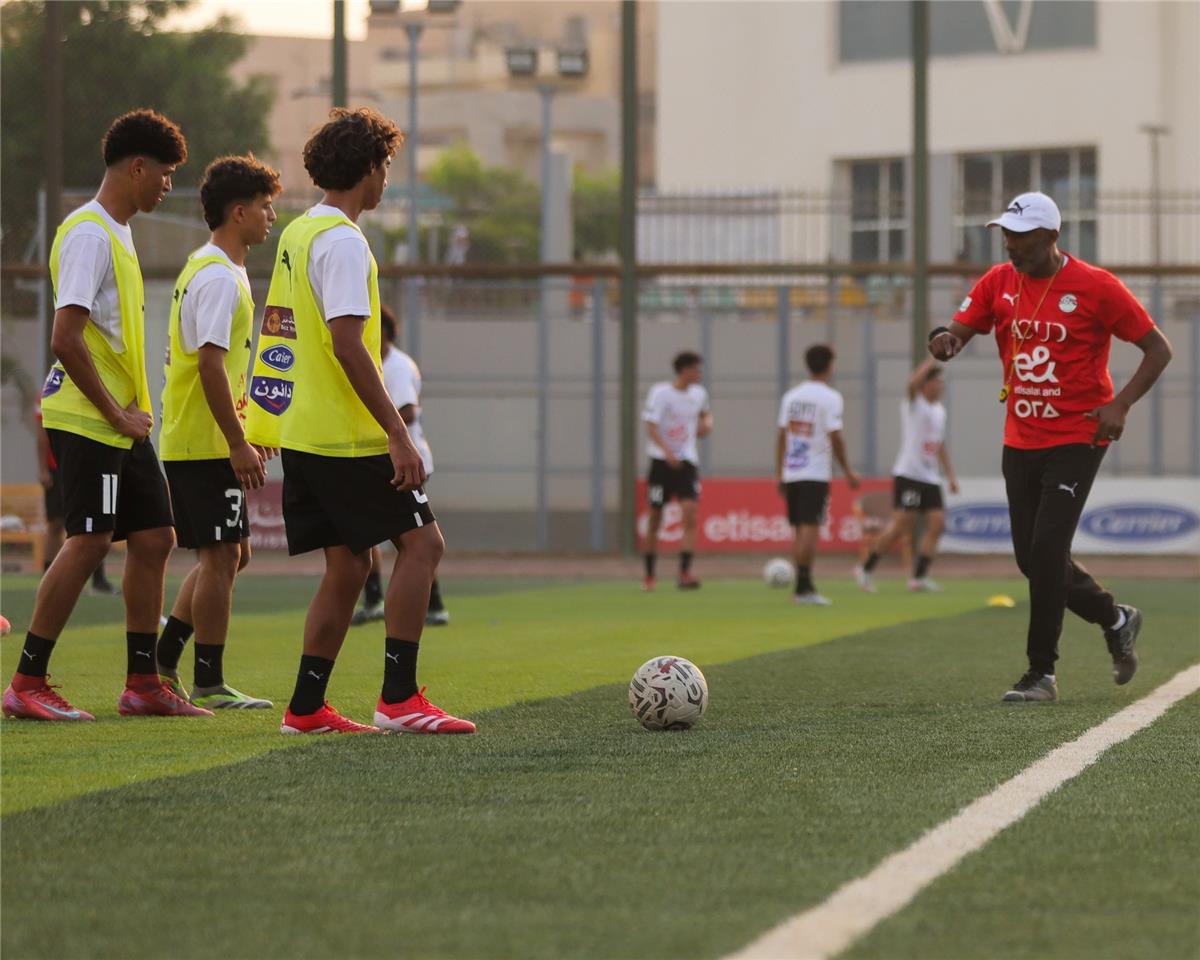 في الكورة : صور | بتواجد عصام الحضري.. منتخب مصر للناشئين يخوض مرانه الأول استعدادًا لـ كأس العالم