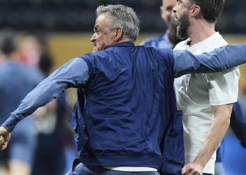 إنريكي بعد اكتساح ريال مدريد هاتفي ينفجر بسبب رسائل جماهير برشلونة