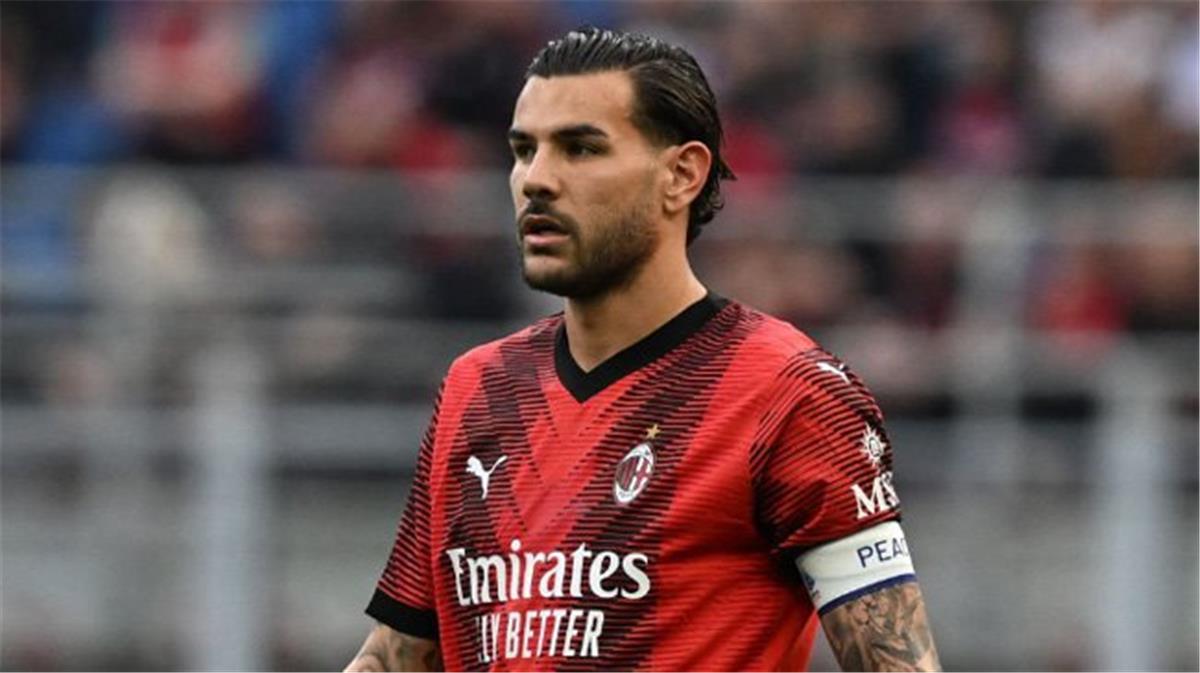 رسميًا وبالأرقام | ميلان يعلن رحيل ثيو هرنانديز إلى الدوري السعودي