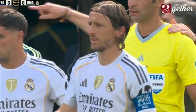 تحية وداع من جماهير ريال مدريد لـ لوكا مودريتش في مباراة باريس سان جيرمان
