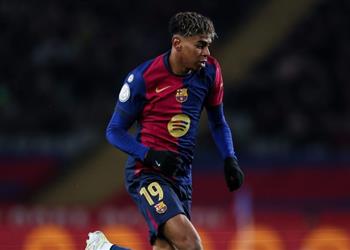 لامين يامال يختار أساطيره ميسي ونيمار وسواريز يقودون تشكيل برشلونة المثالي