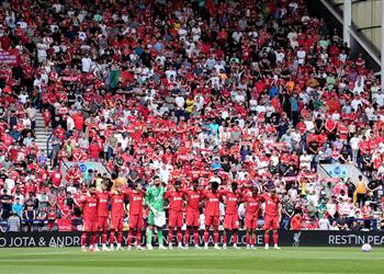 فيديو صمت وزهور ليفربول وبريستون يكرمان ديوجو جوتا وشقيقه