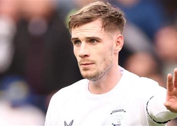 فيديو ليام ليندسي يسجل هدف بريستون الأول أمام ليفربول