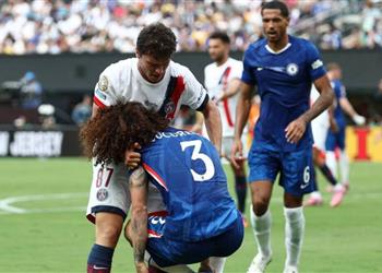 فيديو شعر كوكوريلا يتسبب في طرد لاعب باريس سان جيرمان بـ نهائي كأس العالم للأندية