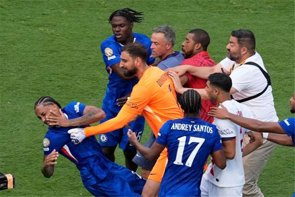 في الكورة : فيديو | تصرف غير أخلاقي من دوناروما وإنريكي تجاه لاعب تشيلسي بعد خسارة باريس سان جيرمان